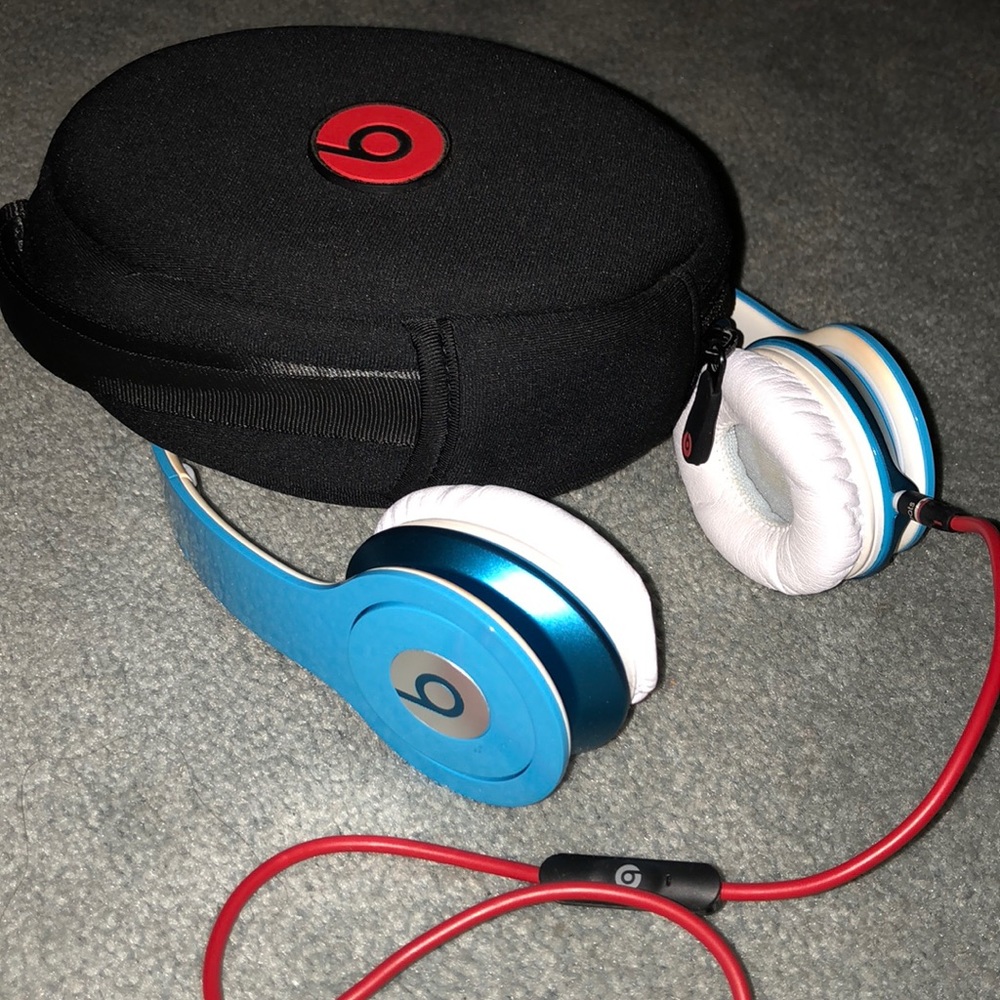 Baby blue beats solo